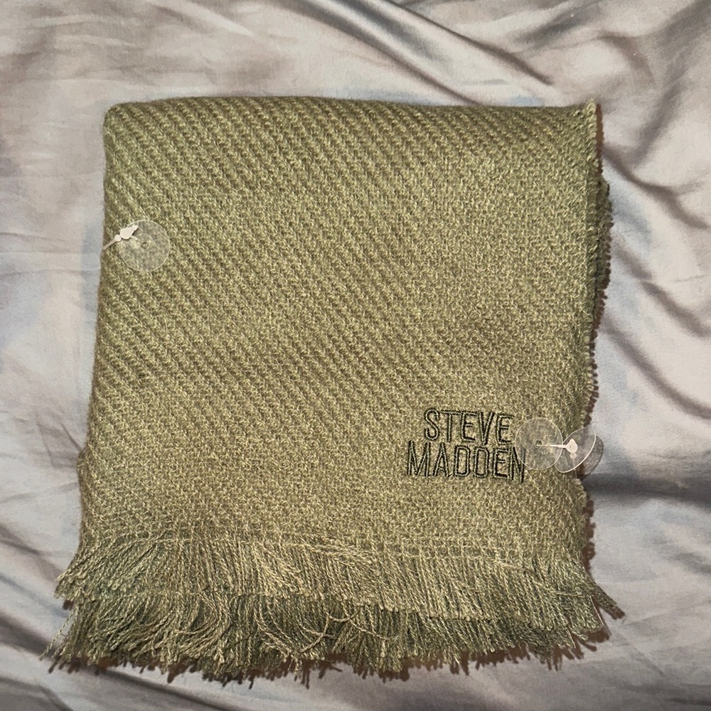 Steve Madden Khaki Green Textured Scarf